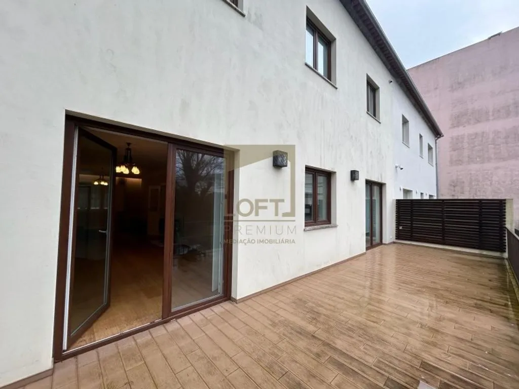 Terrass - Luxury T5 House with Garden in Guimarães