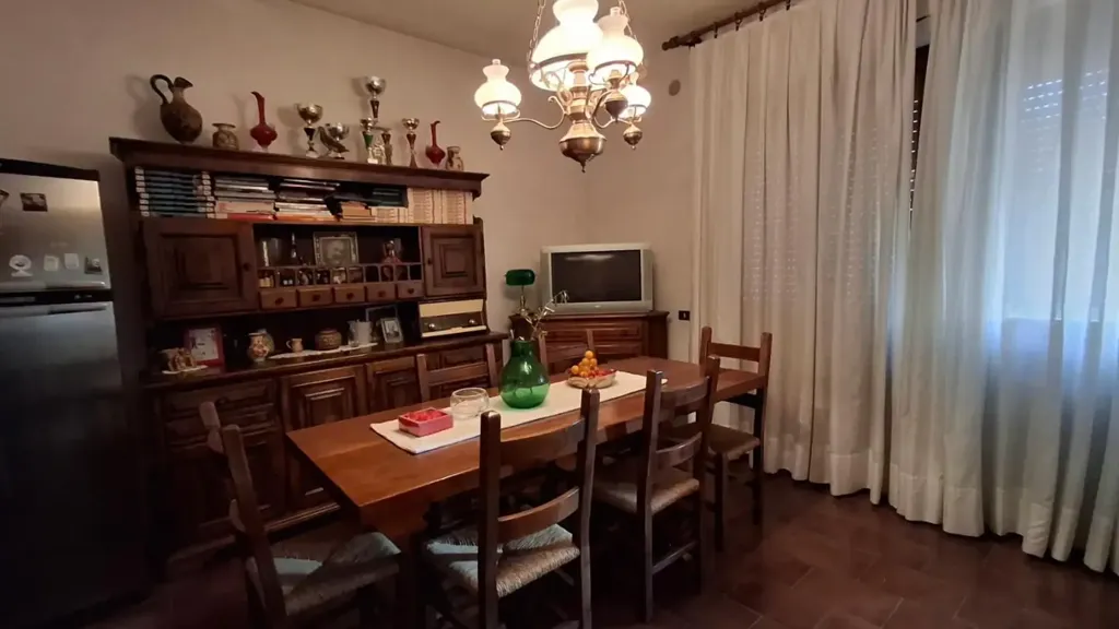 Dining Room - Spacious Apartment with Terrace in Empoli