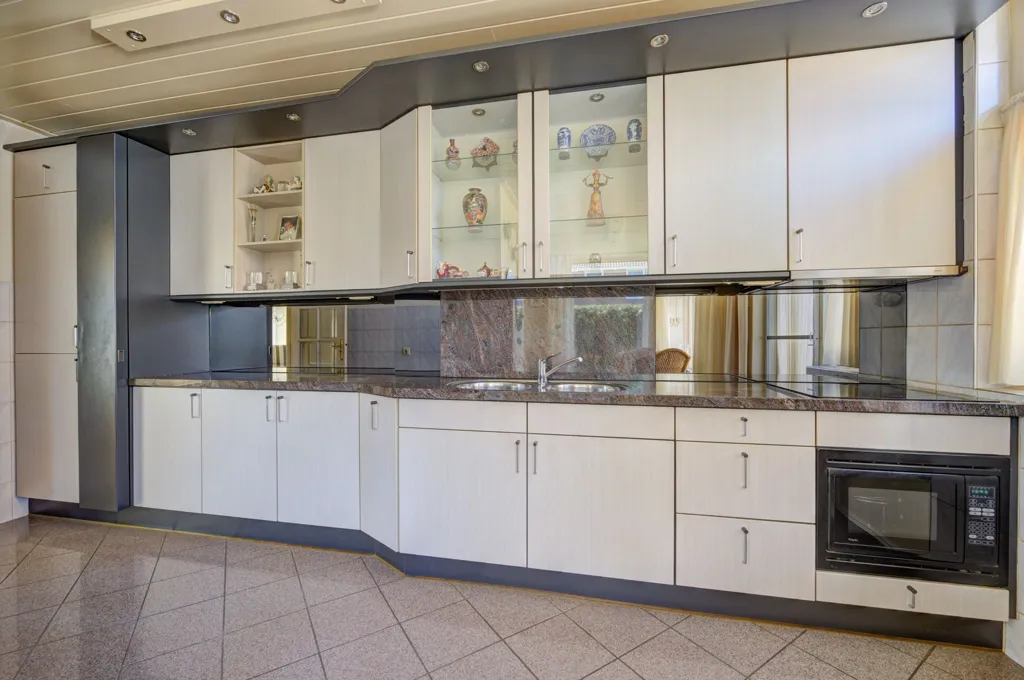 Cuisine - Corner House with Terrace in Etten-Leur