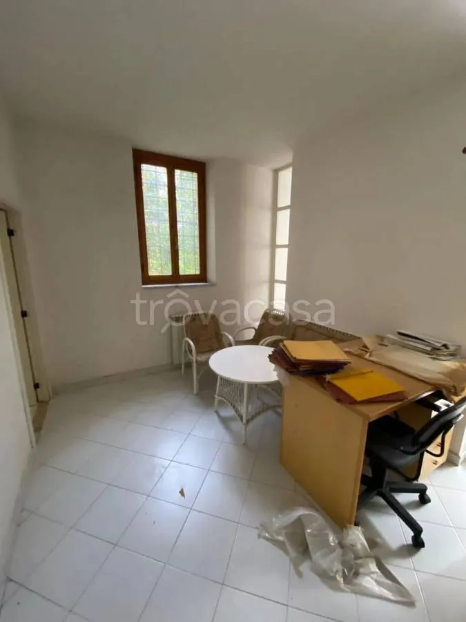 Bureau - Spacious Apartment with Balcony in Priverno