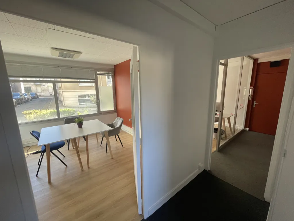Bureau - Appartement T3-T4 en RDC avec Parking à Poitiers