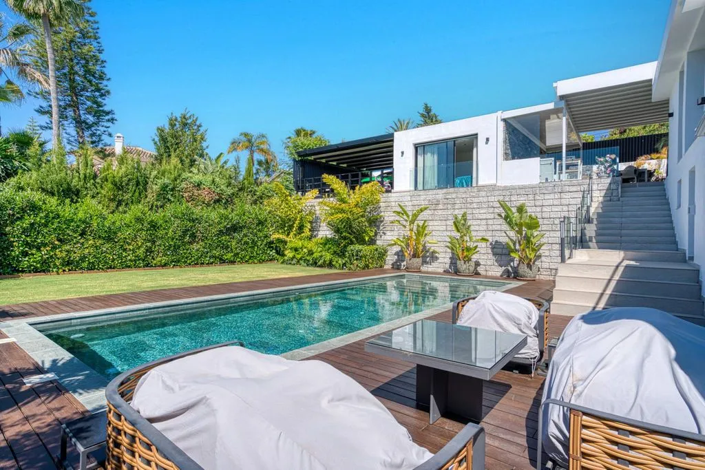 Bassein - Luxury Villa with Pool in East Marbella