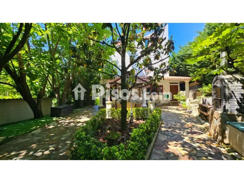 Garden - Independent Villa with Private Pool in Gueñes