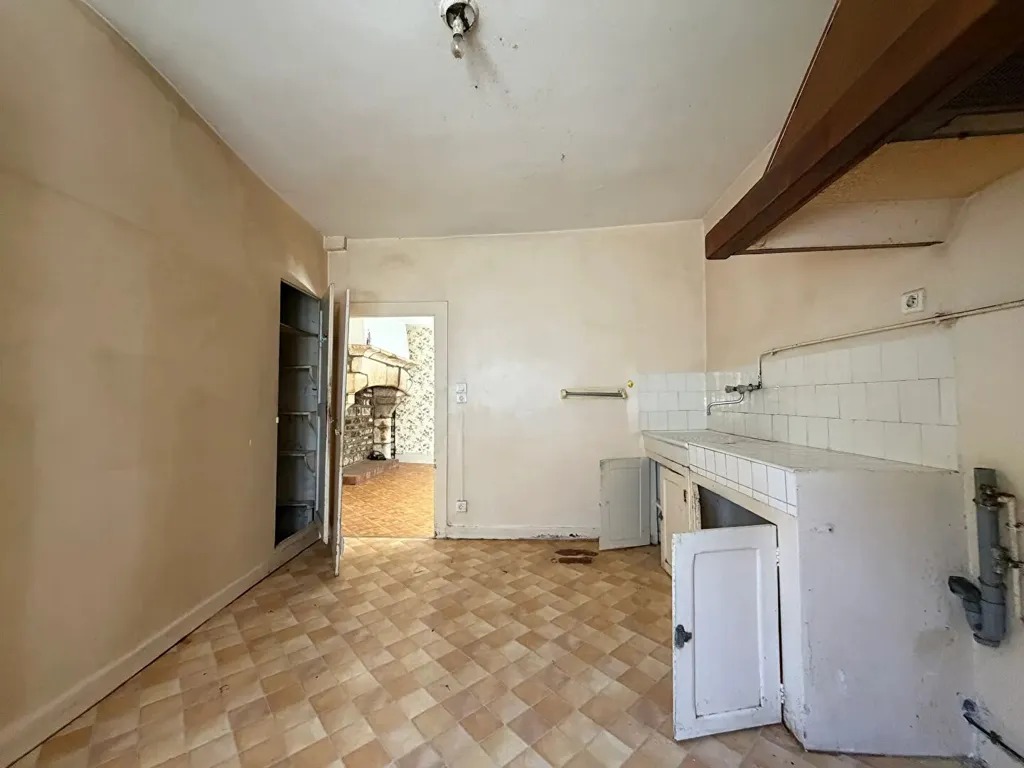 Cuisine - Maison à Rénover avec Jardin au Centre de Quingey