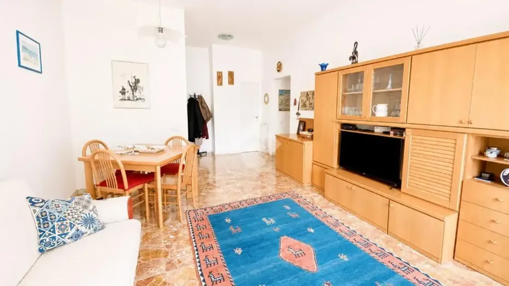 Soggiorno - Bright Triplex with Balcony in Rome