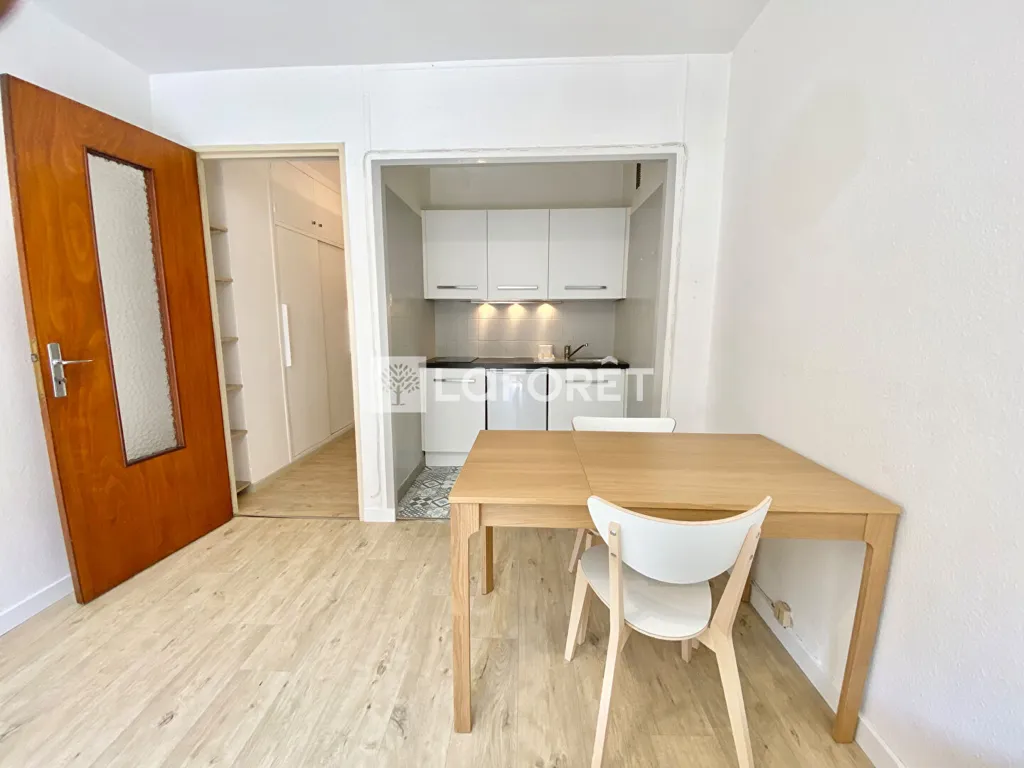 Salle à manger - Studio Meublé avec Balcon en Hyper Centre