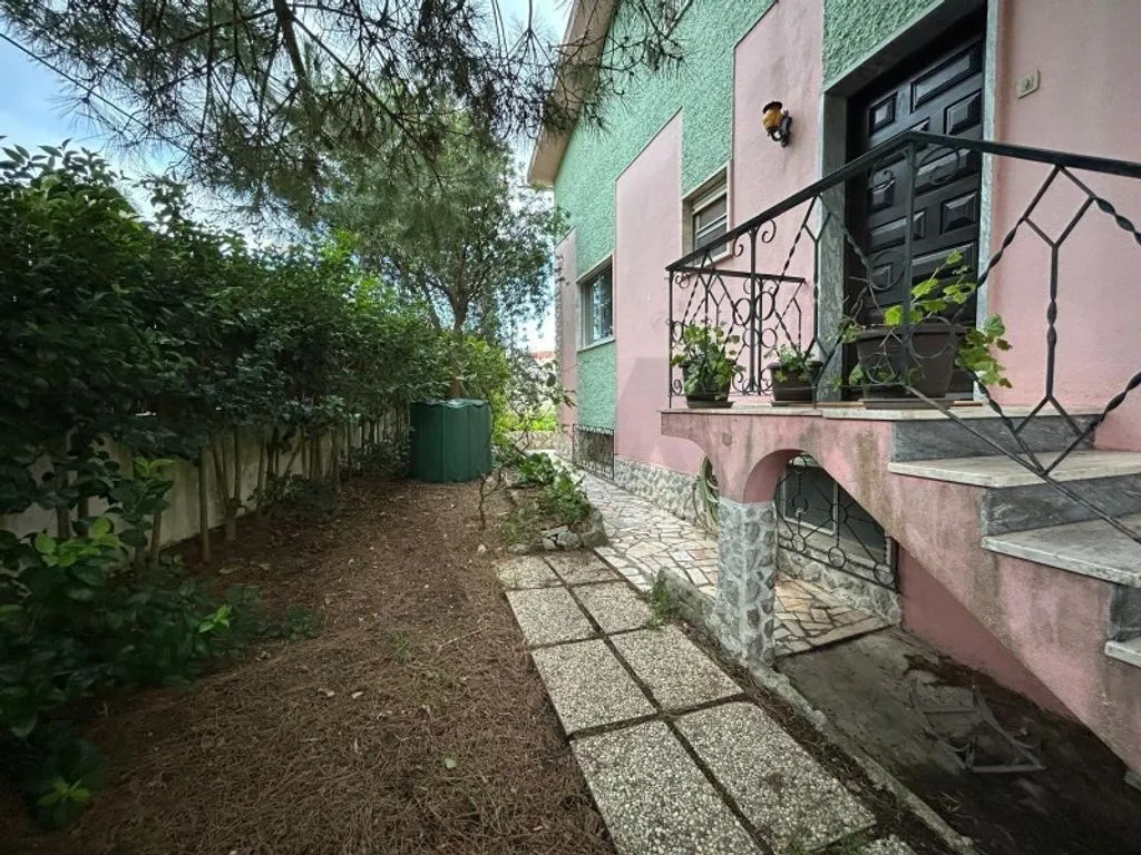 Jardin - Luxury House with Energy Efficiency in Charneca de Caparica