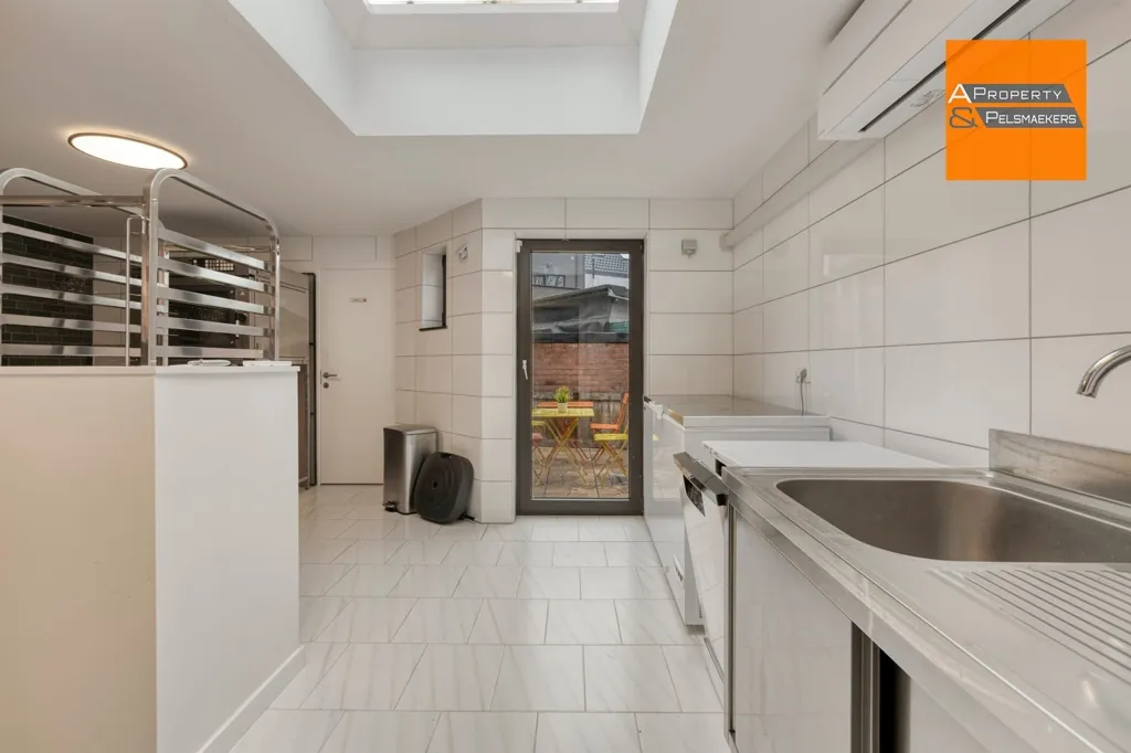 Cuisine - Local Commercial avec Appartement à Sterrebeek