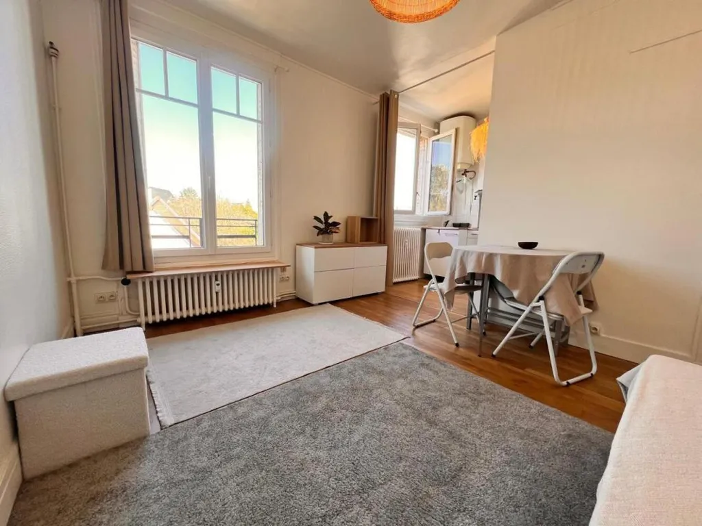 Elutuba - Studio with Balcony near RER C in Chaville