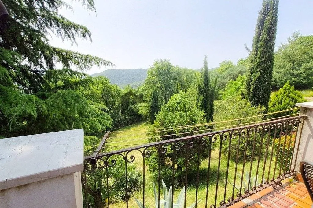 Balcone - Villa with Extensive Land in Collebeato
