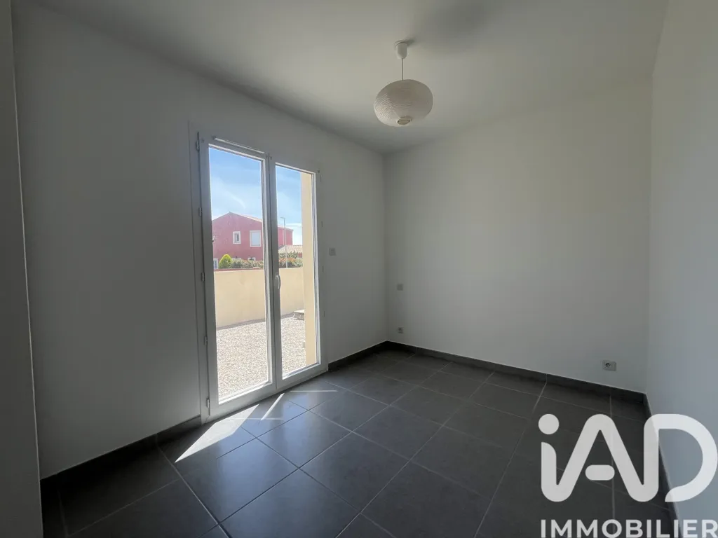 Toad - Flat-Roofed Villa with Pool Potential in Autignac
