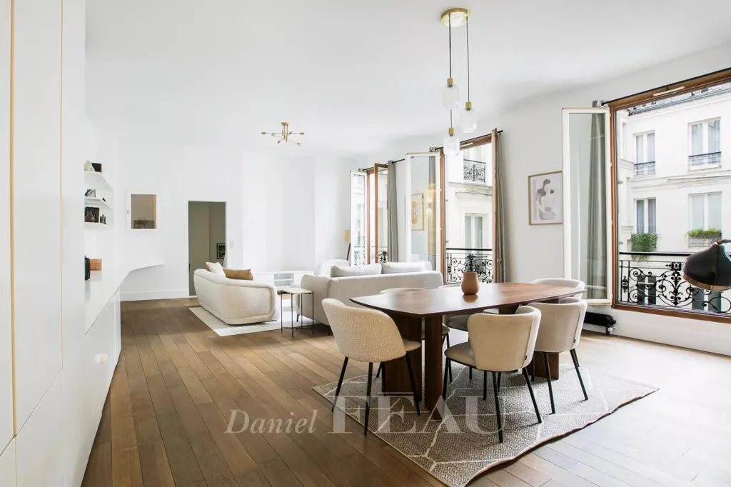 Elutuba - Duplex Apartment with Courtyard View in Paris 8th