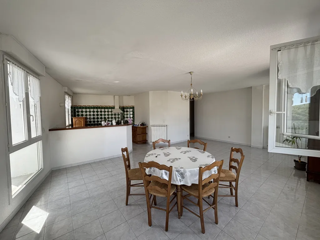 Söögituba - Bright Apartment with Central Location in Ganges