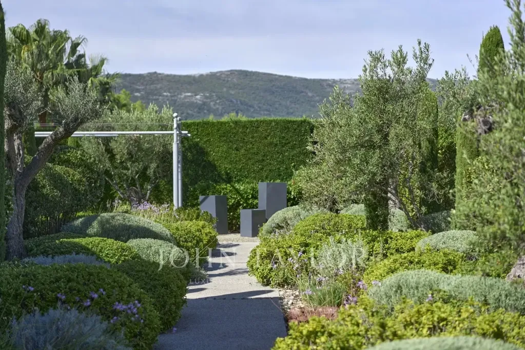 Aed - Villa with Sea View in Bellet Vineyard