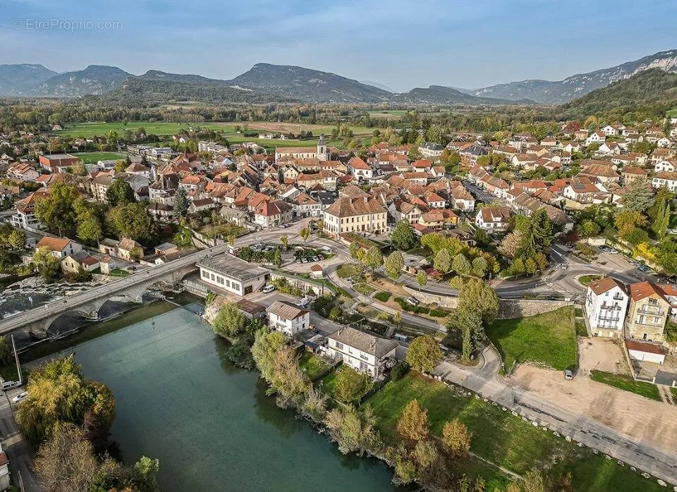 Terrain à Bâtir avec Vue Panoramique à Saint-Genix-les-Villages