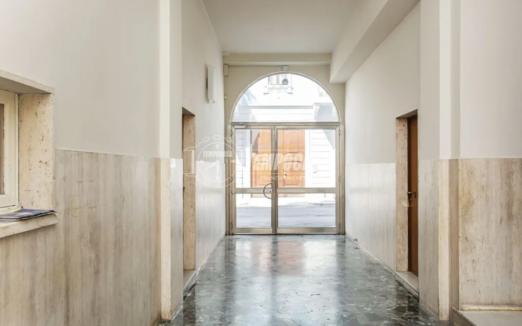Entrée - Rustic-Style Flat with Balcony in Milan