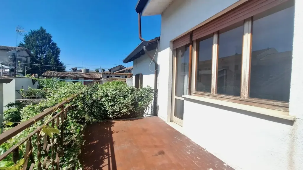 Rõdu - Rustic House with Garden in Latisana