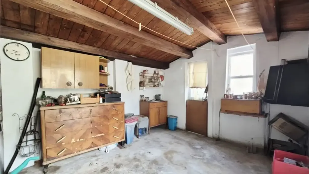 Garage - Multi-Level Apartment with Terraces in Bucchianico