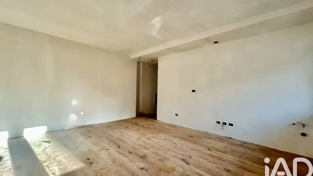 Pièces - Modern Triplex with Balcony in Florence