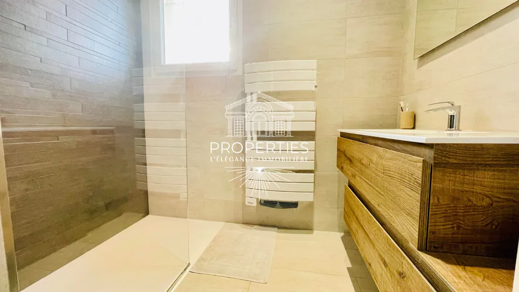 Bagni - House with Pool in Valcros, La Londe