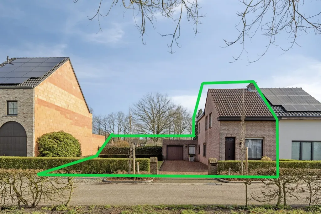 Välivaade - House with Development Potential in Brasschaat