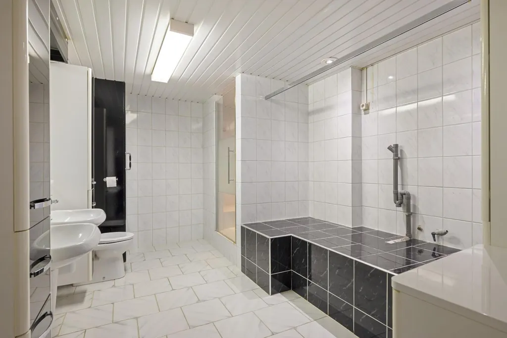 Salles de bain - Maison 11 pièces à Buchten