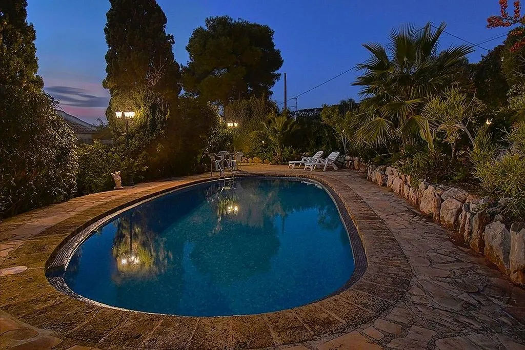 Piscine - Traditional Villa with Pool in Portichol