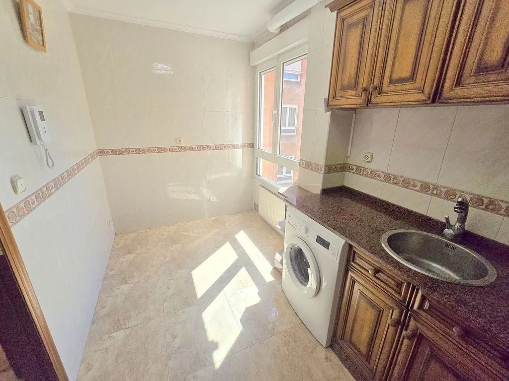 Köök - 3-Bedroom Flat with Garage in El Llano, Gijón