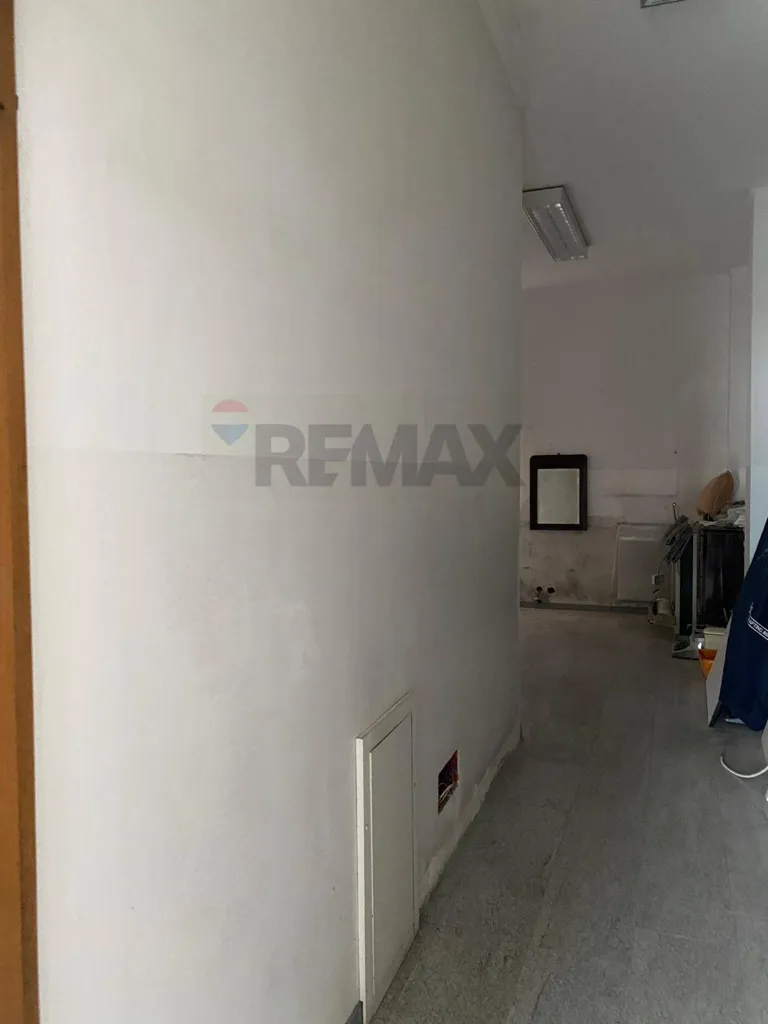 Pièces - Commercial Space with Three Frontage Windows in Gravedona ed Uniti