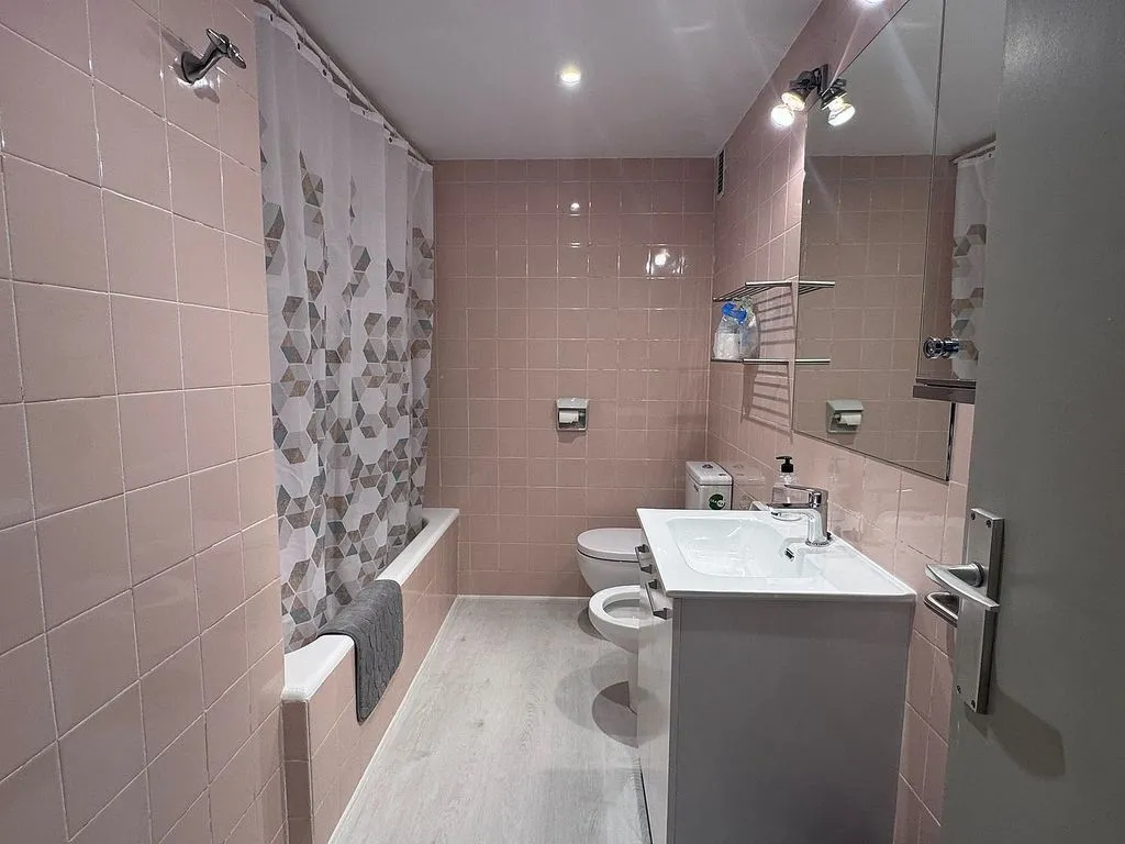 Bagni - 1-Bed Apartment with West View in Pamplona