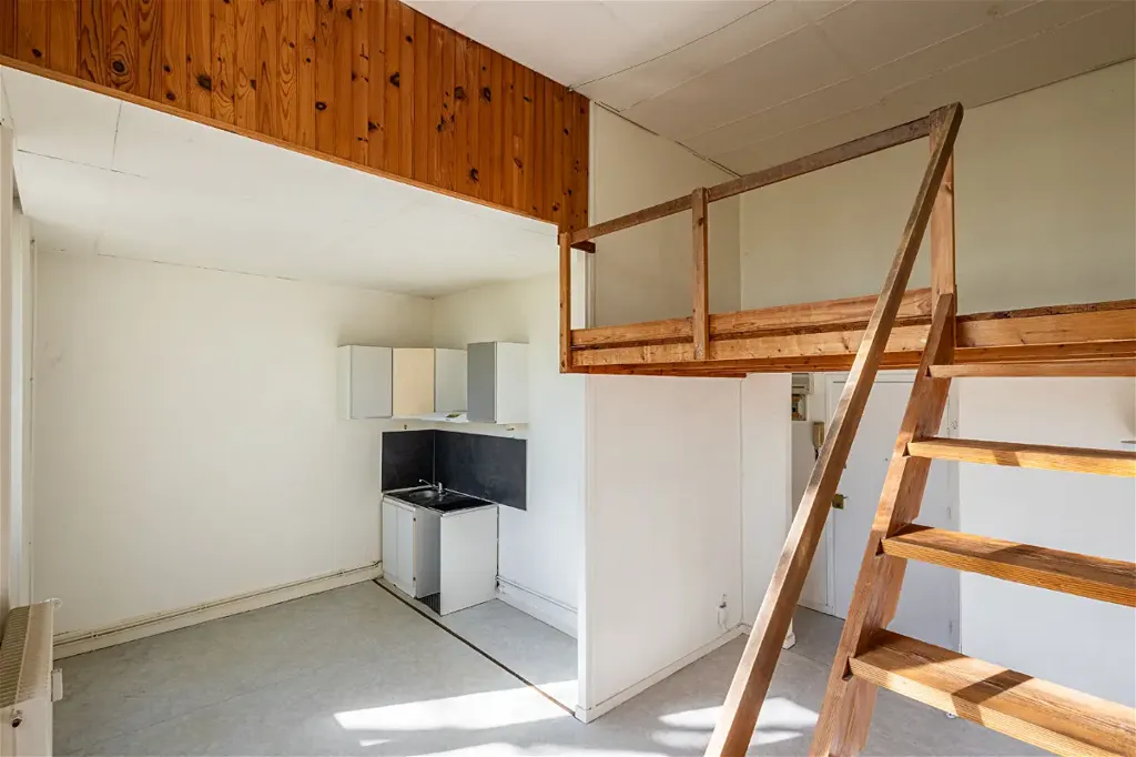 Pièces - Studio Lumineux avec Mezzanine à Lille République