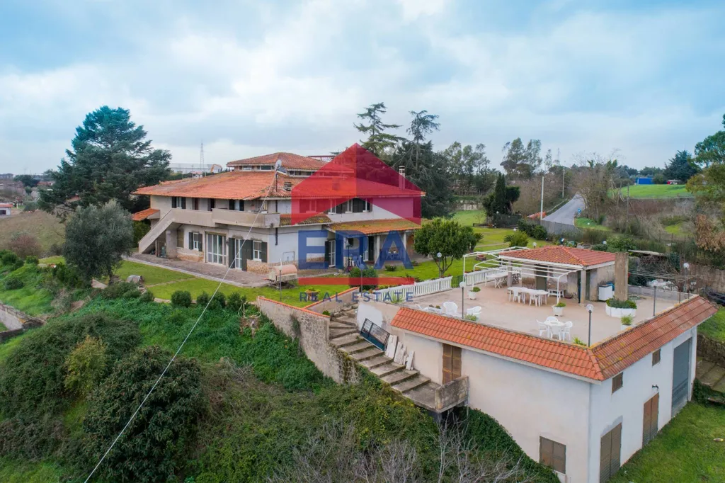 Vue aérienne - Villa with 4.5-Hectare Park in Ardea