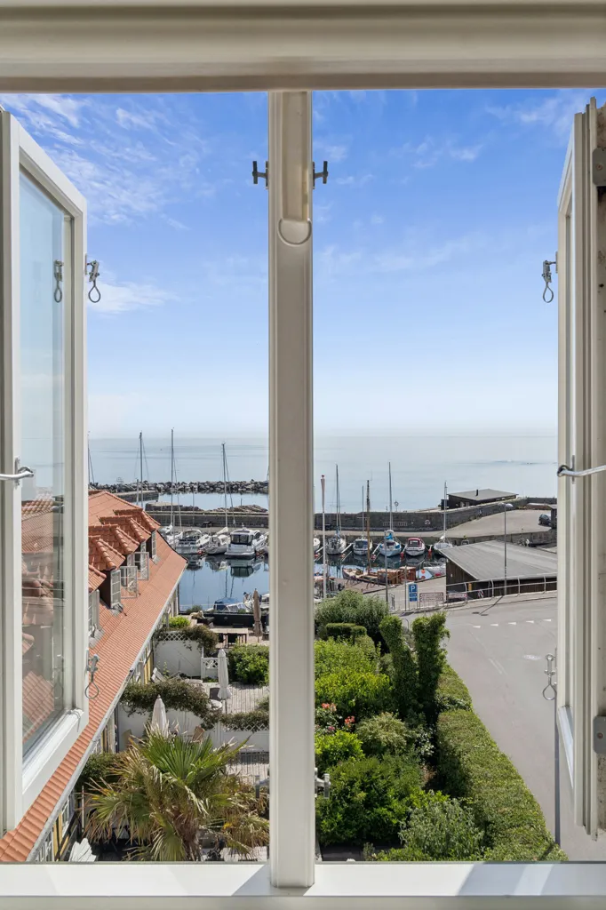 Balcone - Historic Apartment with Harbour View in Svaneke