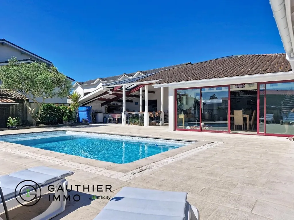 Piscine - Villa avec Piscine et Jardin à Gujan-Mestras