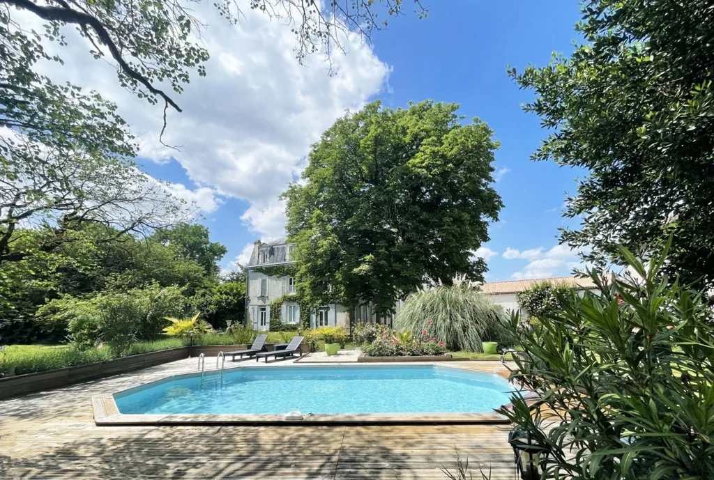 Piscine - Château du XVIIIe avec gîte indépendant à Cognac