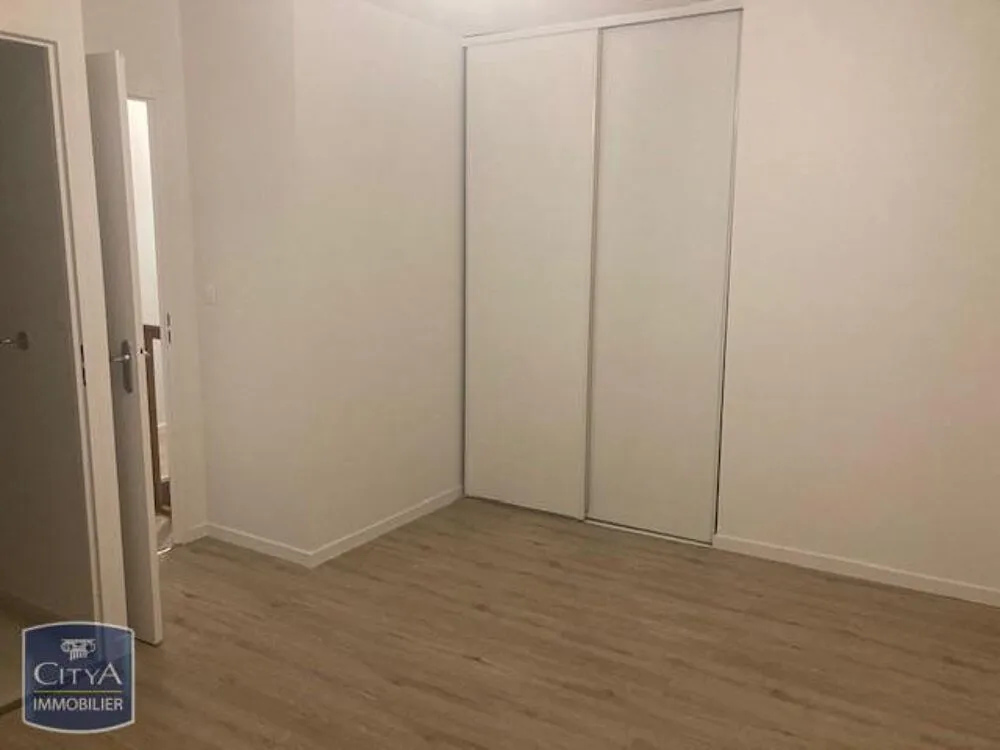Chambres - Maison 5 Pièces avec Garage à Buxerolles