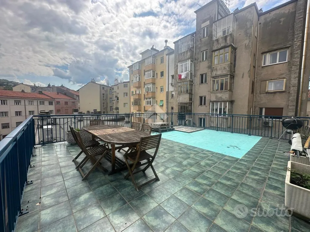 Terrass - Bright 2-Bedroom Apartment with Terrace in Trieste