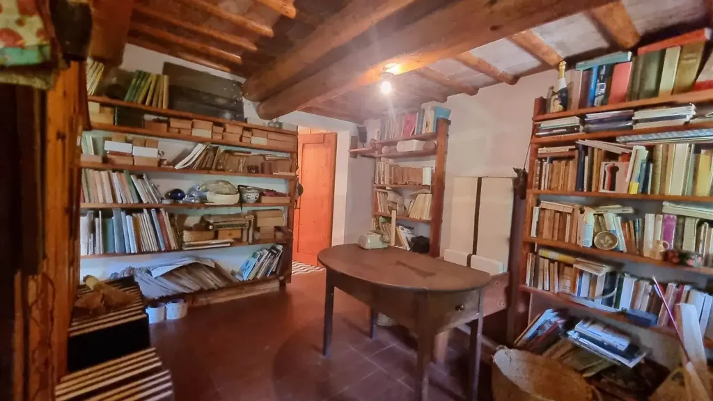 Bureau - Old Mill Apartment with Garden in Carmignano