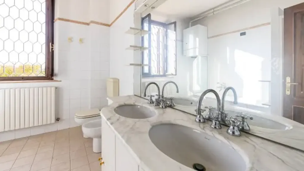 Salles de bain - Rustic Bifamily Villa with Panoramic View in Vignola