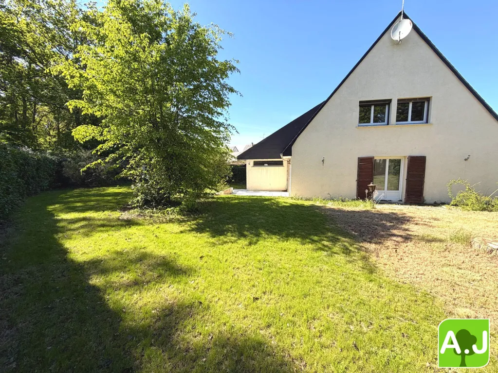 Jardin - Maison Traditionnelle avec Jardin près d'Évreux