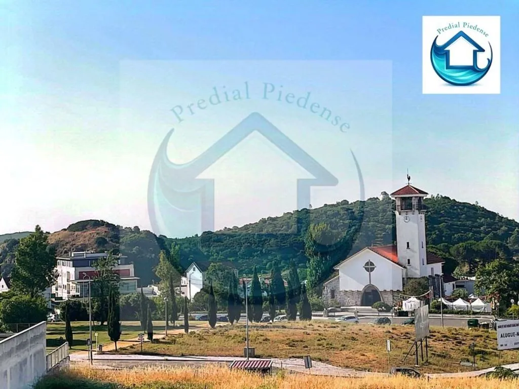 Luxury 3-Bed Flat with Terrace in Castelo, Sesimbra