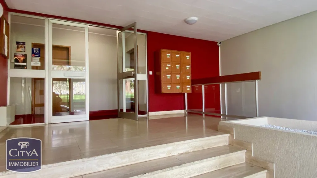 Entrée - Appartement 3 Pièces avec Balcon et Vue Dégagée à Alençon