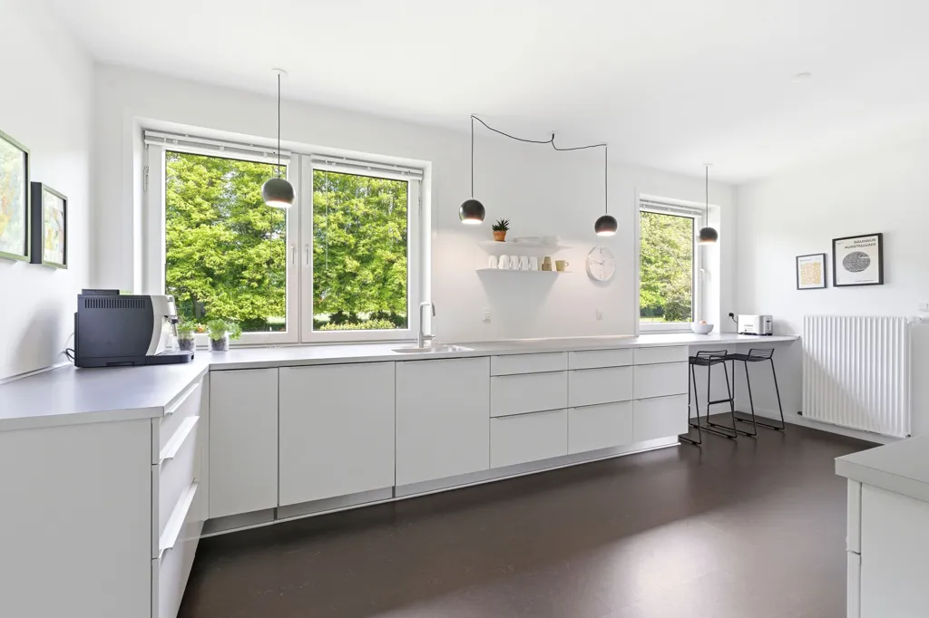 Cuisine - Red Brick Villa with Garden in Øsby