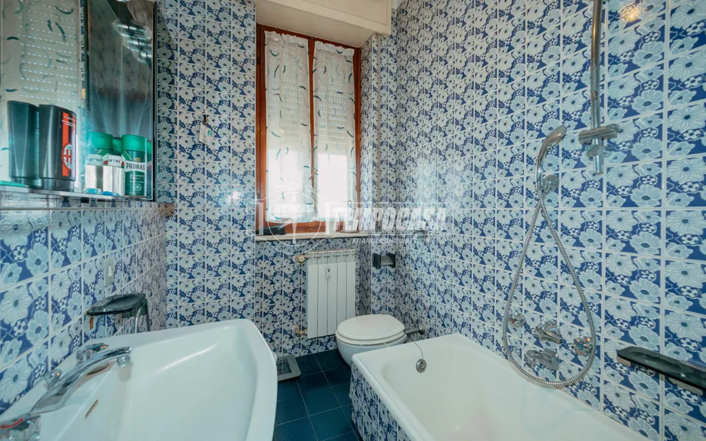 Salles de bain - Renovated Apartment with Balconies in Vigevano