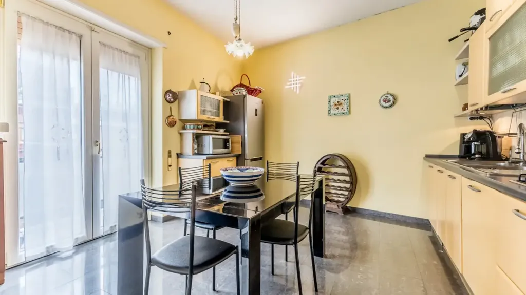 Cucina - Apartment with Balcony in Talenti, Rome