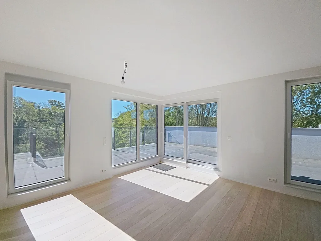 Stanze - Contemporary Flat with Terraces in Green Setting