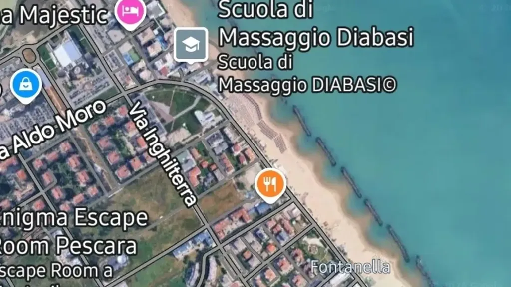 Seafront Apartment with Garage in Montesilvano