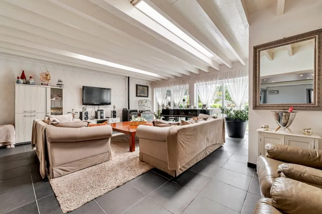 Elutuba - House with Swimming Pool in Wevelgem