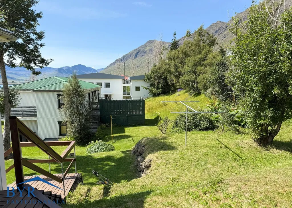 Jardin - Duplex with Fireplace in Neskaupstaður