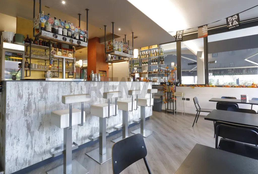 Pièces - Bar with Outdoor Seating in Desio